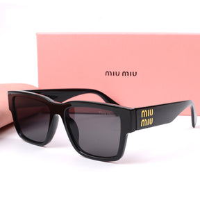 Óculos de Sol Miu Miu Retangular com Logo