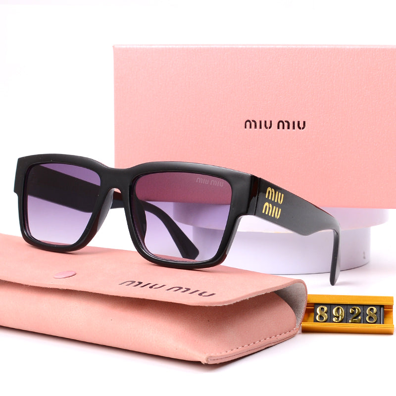 Óculos de Sol Miu Miu Retangular com Logo