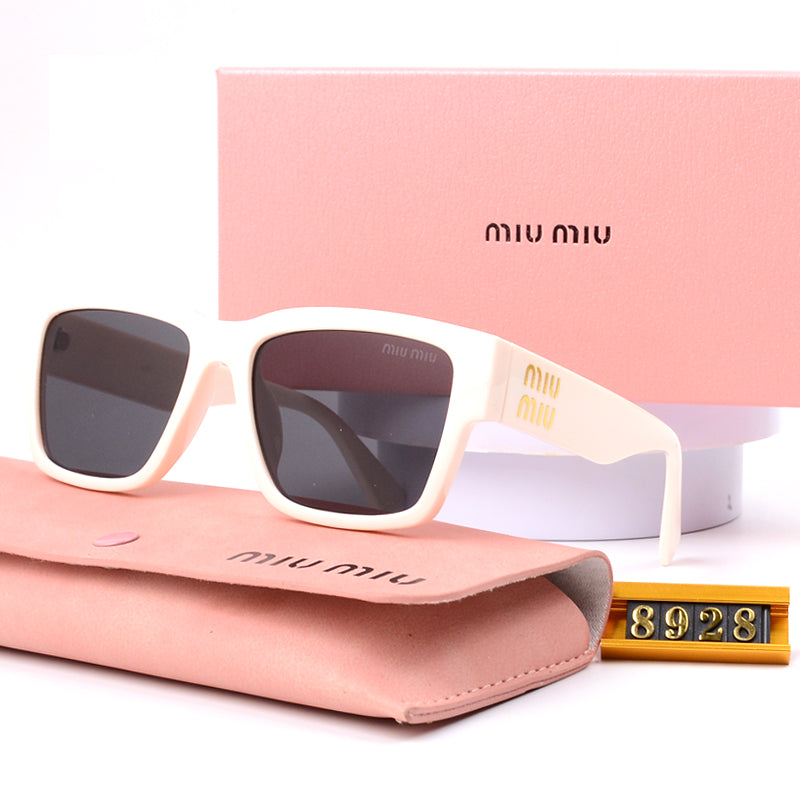 Óculos de Sol Miu Miu Retangular com Logo