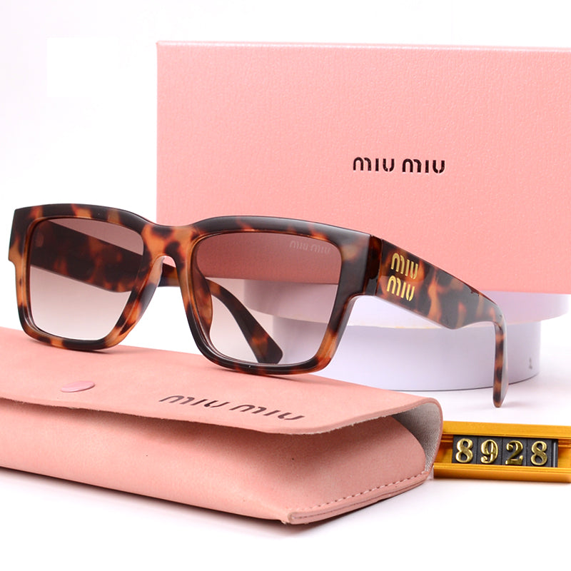 Óculos de Sol Miu Miu Retangular com Logo